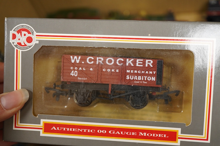 A quantity of 00 gauge model railway by Tri-ang, Mainline, Dapol, Bachmann, GMR, Hornby Dublo, etc. including; a Tri-ang American outline Davy Crockett train set (RS.37), nine steam and diesel locomotives, together with